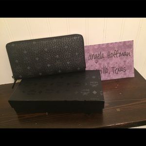 NWOT MCM Visetos zip around wallet